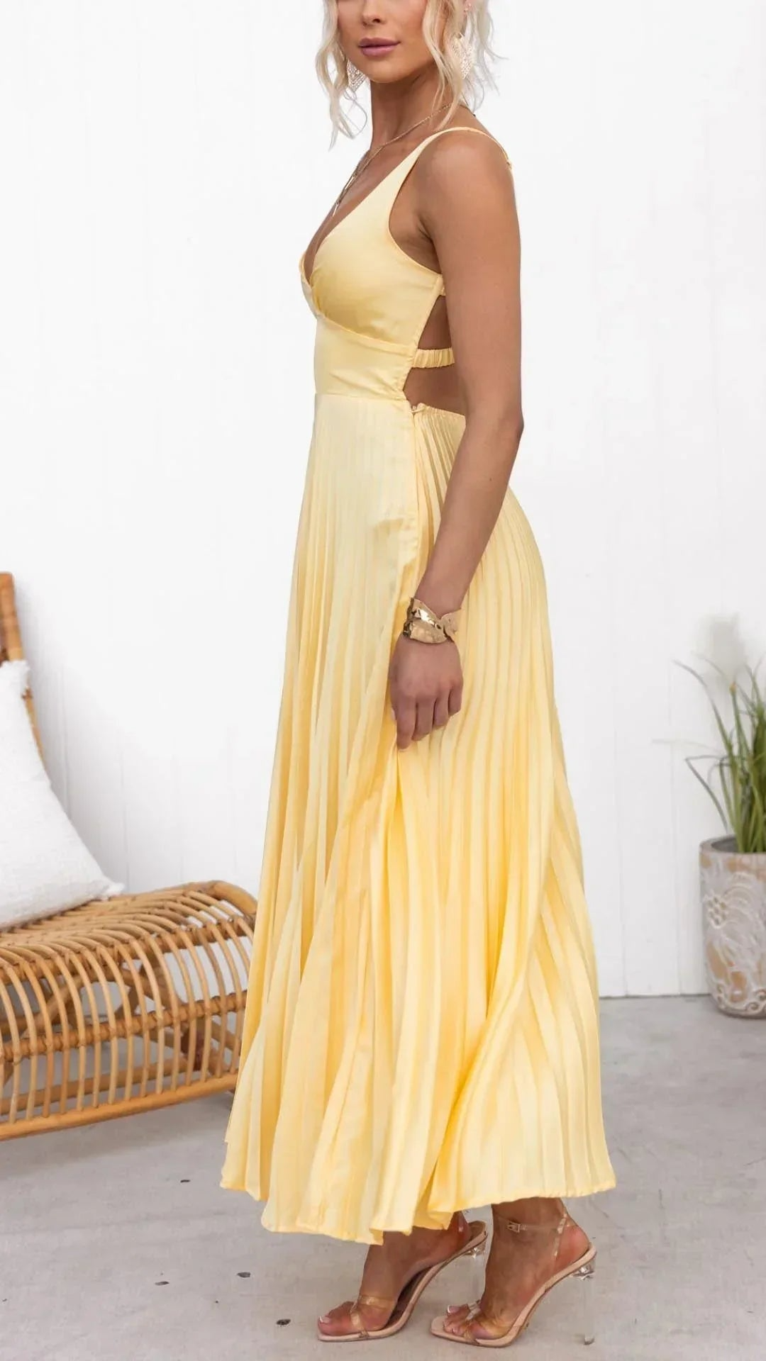 Women's Pleated Maxi Dress - Elegant V Neck for Summer